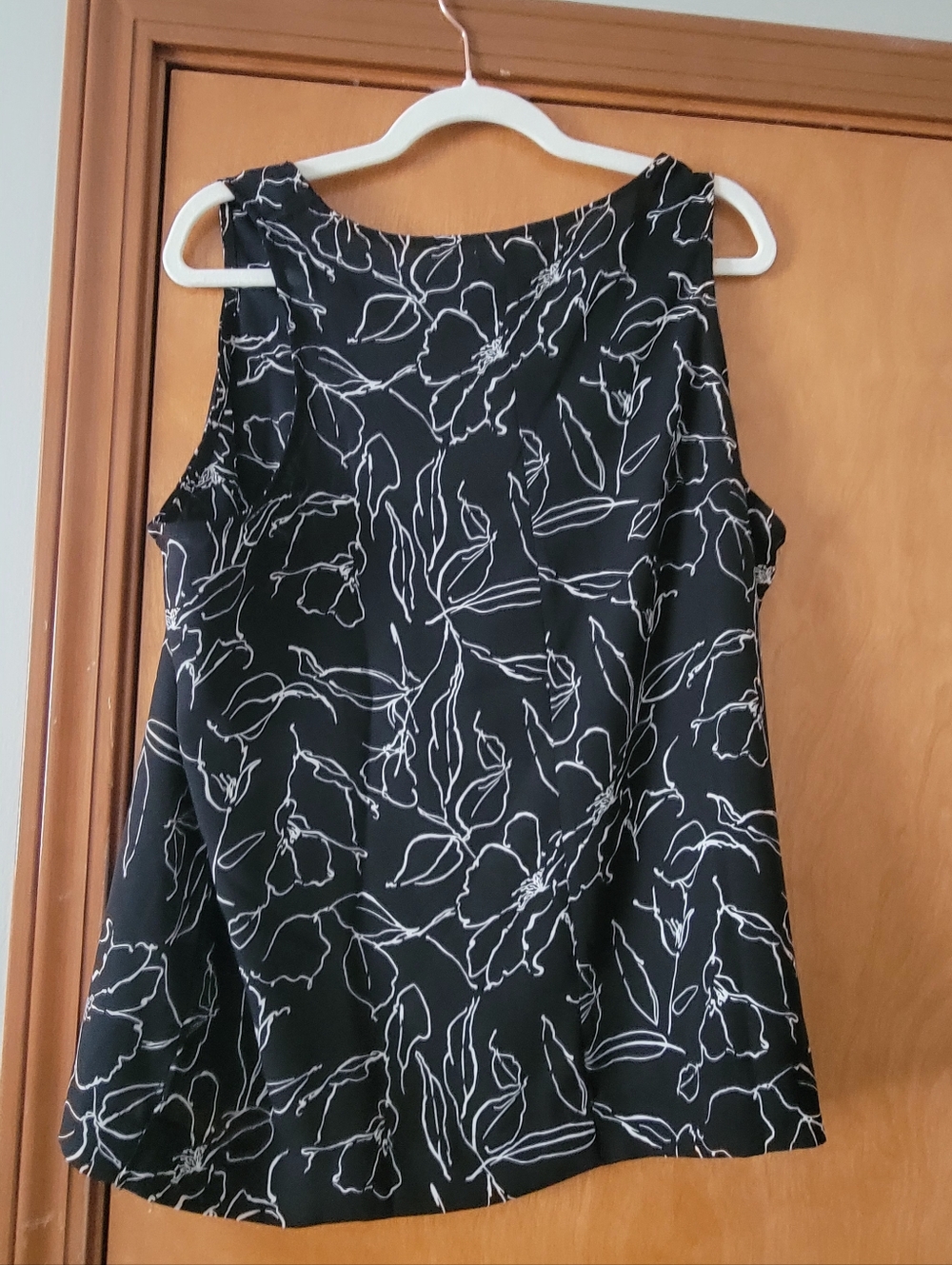Maurices Black Top with White Floral Sketch Print - Picture 4 of 4